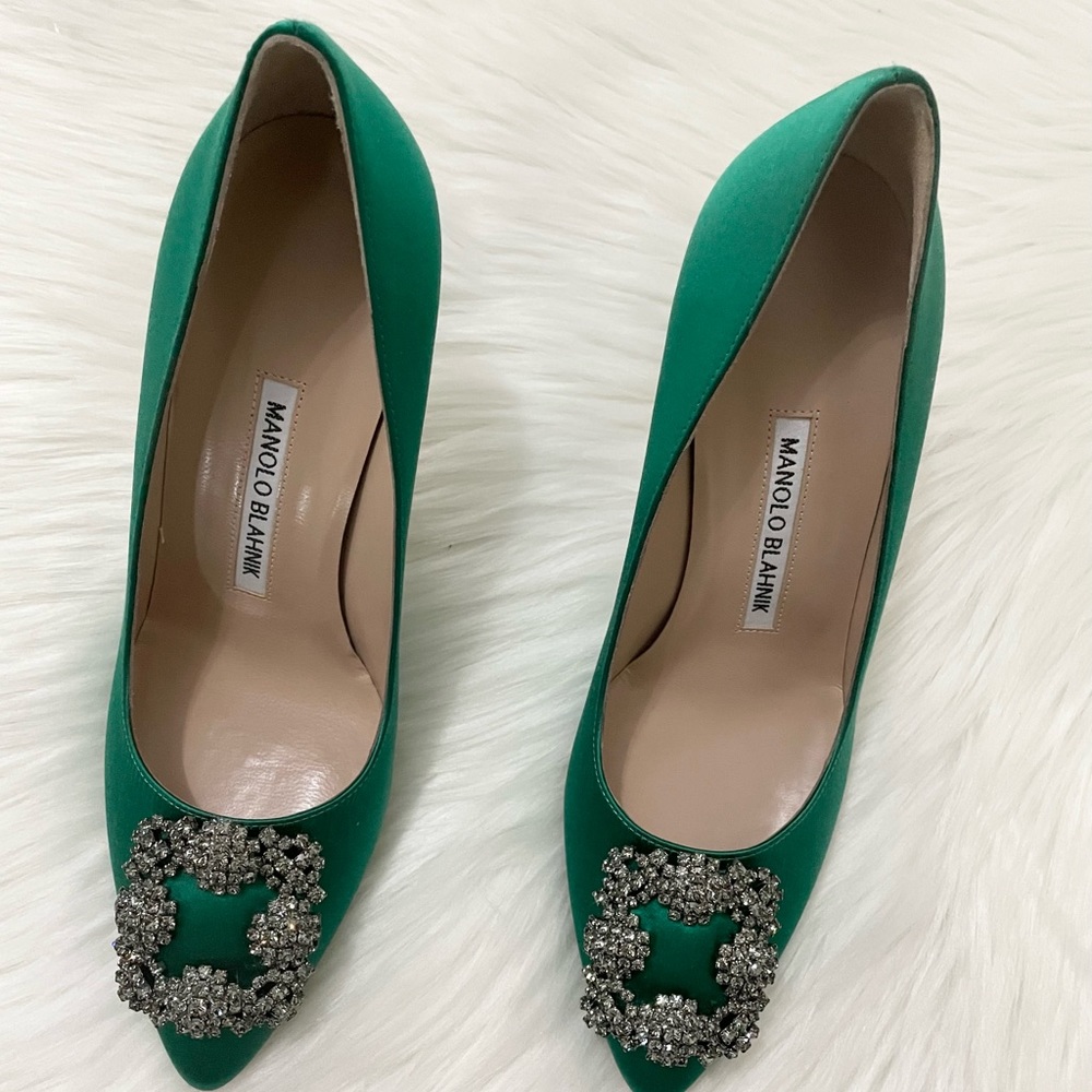 Manolo Blahnik Hangisi 90 Embellished Satin Pumps - Picture 2 of 10